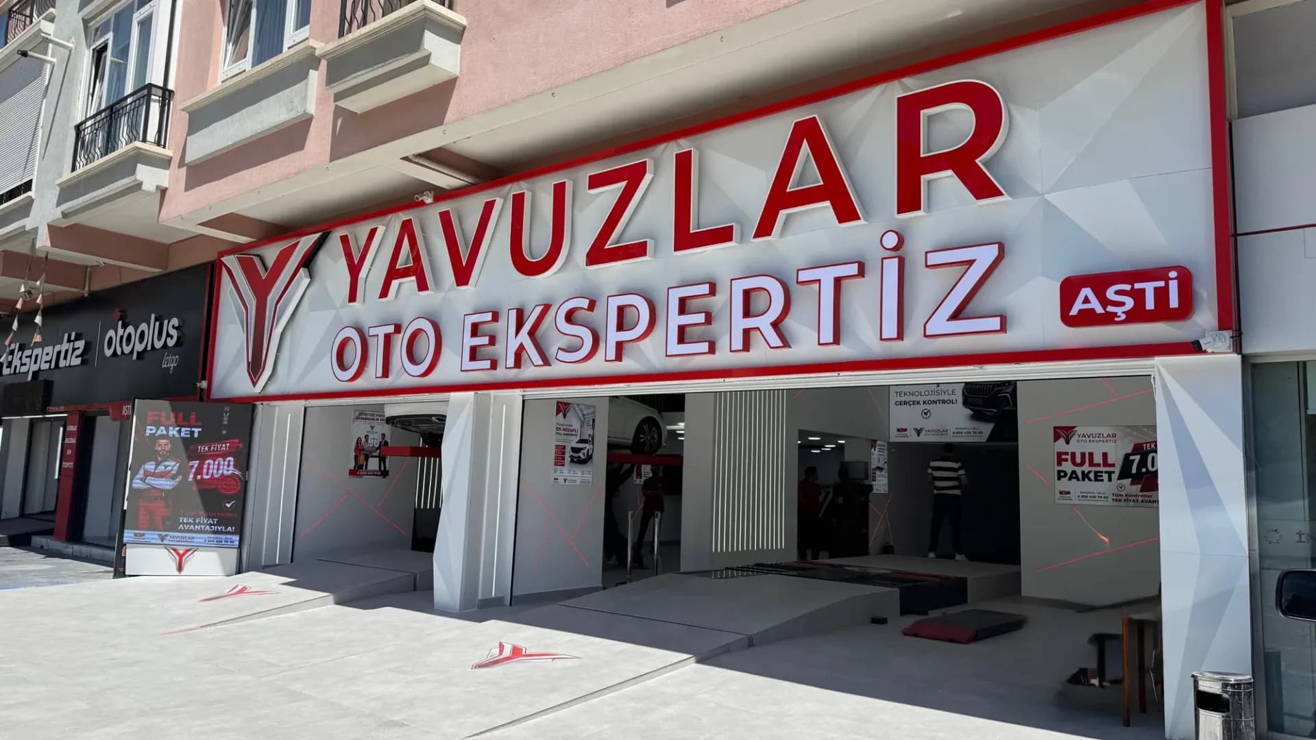 Çankaya Aşti Oto Ekspertiz şubesinin dış cephesi ve Yavuzlar tabelası