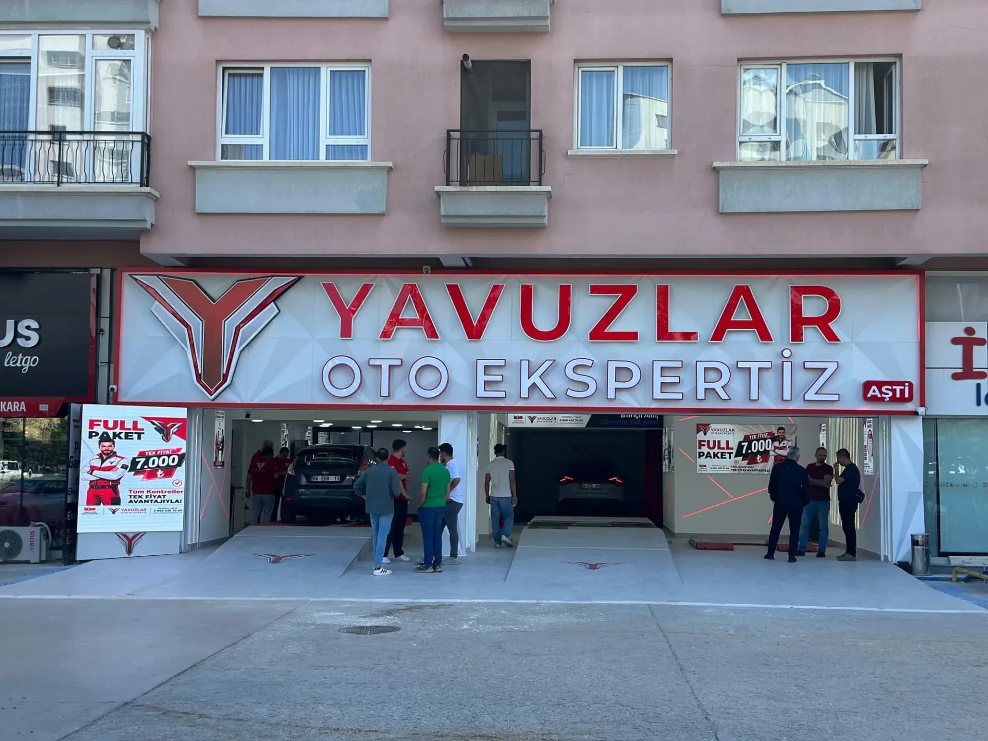 Emek Oto Ekspertiz — Emek'e komşu Yavuzlar istasyonunun cephesi ve girişi